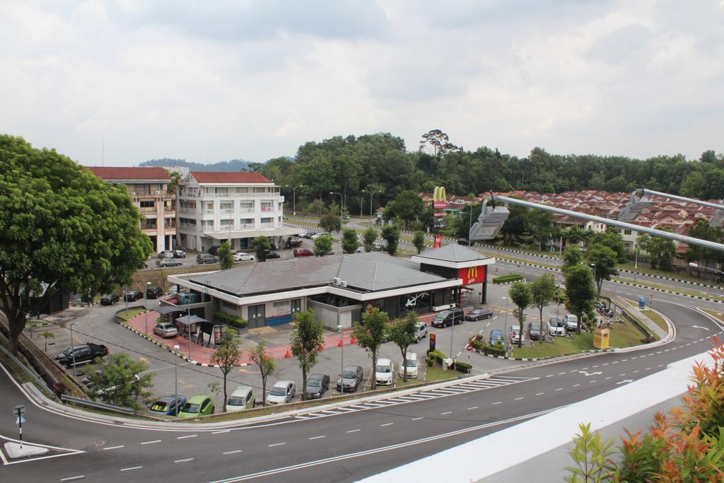 Galleria Equine Park Seri Kembangan Exterior photo